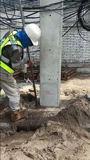 ⚡😱 How Linemen Erect a 14.3m Utility Pole with Hydraulic Pressure! #Lineman #UtilityPole #PowerLine