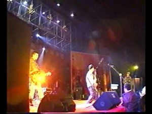 盘古乐队2002年1月3日昆明现代音乐节演出现场（上）