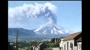 Volcán Villarrica en erupción, año 1971. | Fotos históricas de Chile