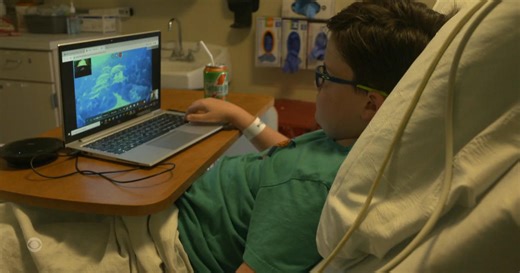 Robot gives aquarium tour for hospitalized children