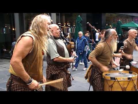 CLANADONIA. Música Escocesa. Gaitas y Percusión. (Glasgow)