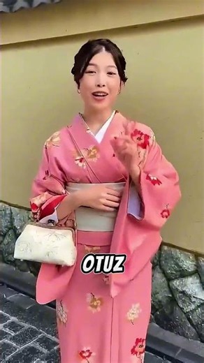 Why Don't Japanese People Hug? Here Is the Real Reason!🙇‍♂️
