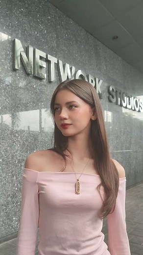 Just a girl who loves her baby pink... #gmasparkleartist #kayladavies #Kaylaswalksoflife #kayla #reelsviralシ #reelsvideoシ #reelsfypシ #viralvideo #babypink #viralpage | Kayla Davies