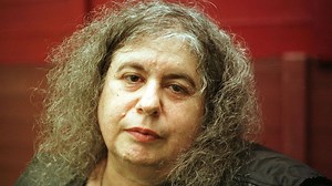 Andrea Dworkin : qui était cette féministe radicale qui suscitait la controverse au sein-même du mouvement ? - RTBF Actus