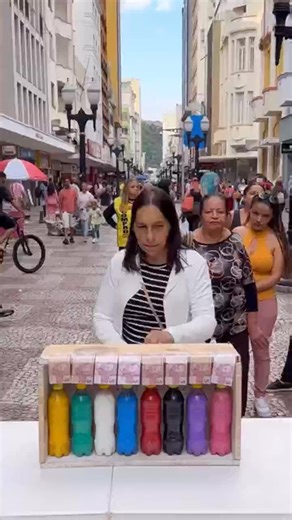 DAGUoOyRuAi - Acerte as cores das garrafas desafio #desafio #brincadeira #jogo #larrika #game #desafios Eles jogar | Salazar Mandy