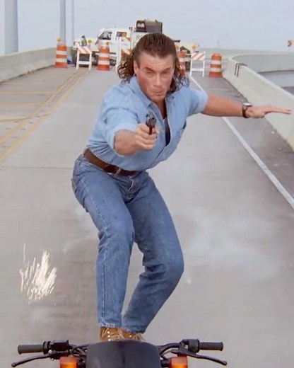 🚀 Ultimate Action! Jean-Claude Van Damme's INSANE Motorcycle Stunt in "Hard Target" 🏍️💥