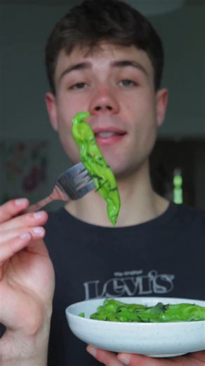 Pea Shaped Ravioli 🌱 the ultimate spring pasta! ⠀ A couple of days ago I saw a video by @sincerelypasta featuring these pea-shaped ravioli, which inspired me to try to make them myself. I think they turned out really good, especially considering that I don’t own a pasta machine… With the filling I tried to recreate a typical (pea) ricotta filling and it is absolutely to die for 🤤 Here is the recipe, in case you wanna give it a try: ⠀ RECIPE (4 portions) Pasta dough: 200 g semolina flour 200 g