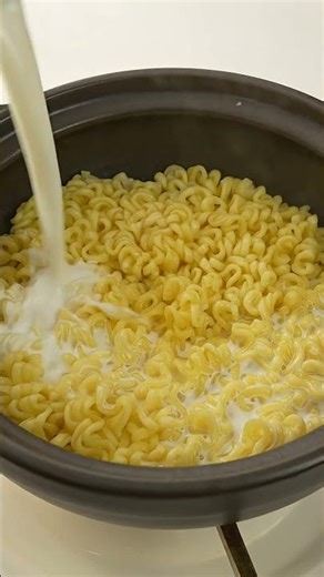 Mì cay nấu sữa