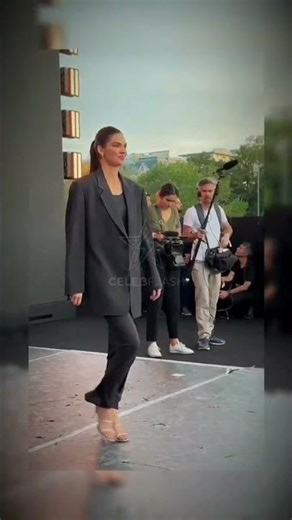 Why Kendall Jenner is the Queen of Minimalism #catwalktour