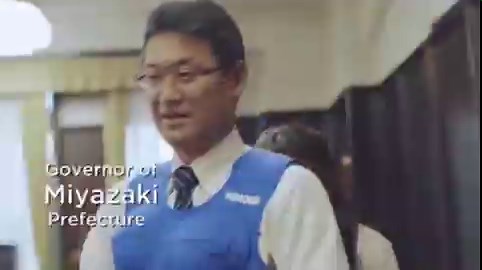 Male governors in Japan attempted household chores while wearing 7.3 kg pregnancy simulation suits.