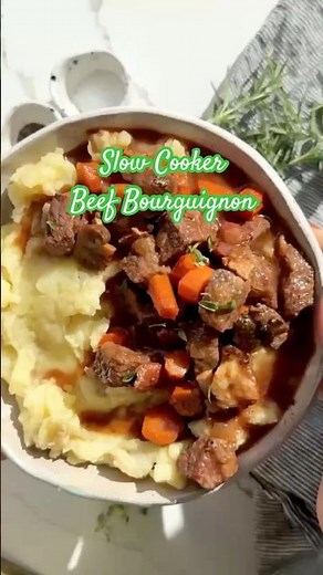 Slow Cooker Beef Bourguignon 😋