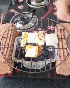 2.1M views · 7.5K reactions | BBQ on the gas stove trick unlocked #streetstyle #glowingskin #recipeoftheday #reelsvideoシ #toyota #relatable #tbt #viral #useful #tips #reelsviralシ #food #best #foodie #trending #beautiful #kitchendesign #reelsfbシ #kitchen #fypシ゚ #papercraft #reelsfacebook #recipe #reelsfb #foodblogger #foodlover #indian | Kitchen Food | Facebook
