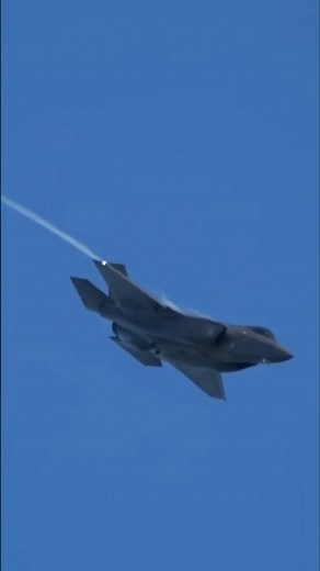 That’s what you’d expect from an American fighter jet! The F-35 puts on an incredible flight display
