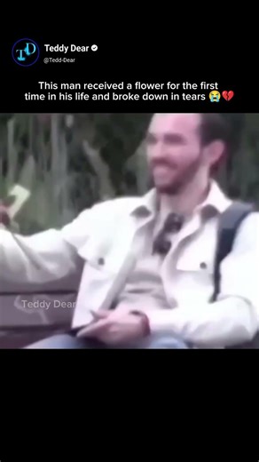 This man received a flower for the first time in his life and broke down in tears 💔😭