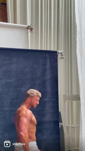 Behind the scenes of a StayFoxx photo sesh #bodybuilder #classicphysique #malemodel #greekgod #photoshoot #muscleman #gayman #lgbtqi