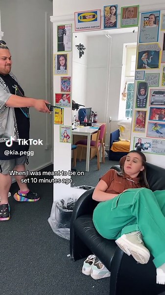 You have to watch this in clear mode 🙄