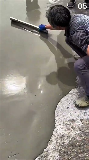 Precision wet concrete floor leveling technique using a trowel