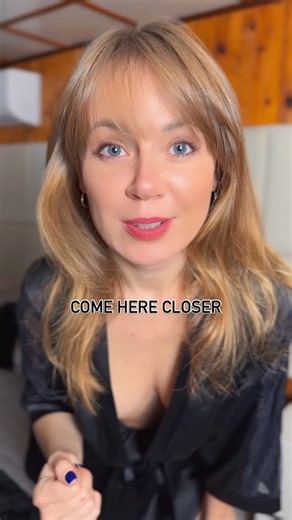 Karen Smith on Instagram: "which one is it? 🤭 . #mombod #olderwoman #maturewoman #single #80sbaby"