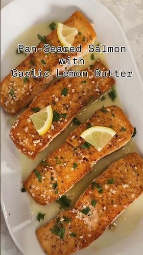 Pan Seared Salmon with Garlic Lemon Butter 🍋🧈 An easy pan seared salmon recipe #food #recipe