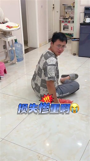 爸爸假装晕倒，看了她们的表现后，再也不敢试了😭#相差十岁的叔侄倆 #家庭搞笑 #人类幼崽越养越上头