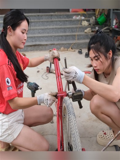 Girl Creates Amazing Monster Bicycle Everyone Loves