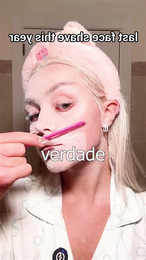 Spray that causes hair to splinter?