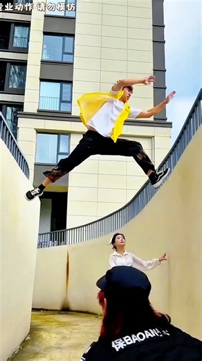 ​Insane Delivery Guy Parkour Skills! 🤯🔥 #Shorts #Parkour #parkourlife #parkourskills #foryou