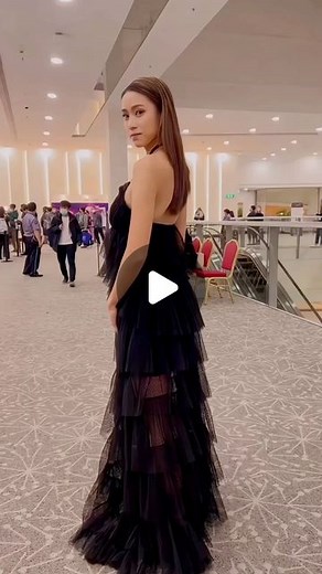 Tiffany Lau 劉穎鏇 on Instagram: "GLAMBOT 🖤 …except there’s no bot or a stabilizer 😅"