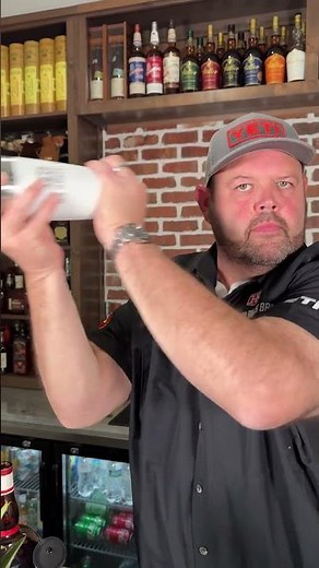 Easy Pineapple Margarita Recipe for Cinco de Mayo! 🍍