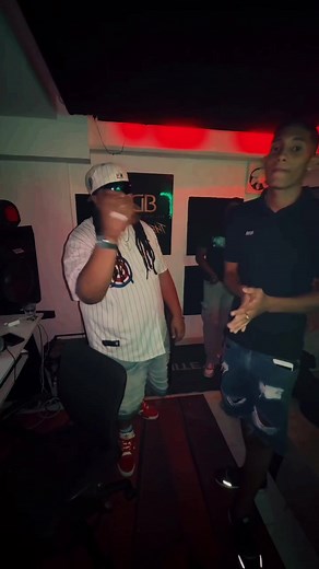 @LHDAPRODUZZA cuidadito 🙈😈🔫🔫🥳 que dice la gente? Pista pa eso?? #paratii #🔫 #pty #fyp #panama🇵🇦 #mundo #greenscreen