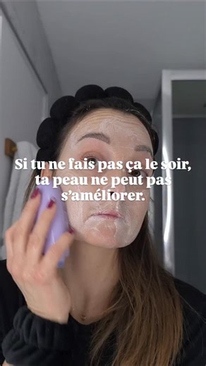 MARION EXPERTE COLLAGÈNE 🌻Le glow commence à l’intérieur. on Instagram: "Le soir, beaucoup pensent bien faire. Un coton, un nettoyage rapide, une lingette ou même rien du tout😱 Mais la peau du visage a besoin de plus qu’un geste express. Entre nous tu ne te laves pas les dents avec tes doigts. 👉 Alors pourquoi tu nettoies ton visage comme ça ? Au fil de la journée, elle accumule : -Maquillage -Filtres solaires -Sébum -Pollution et particules fines Un seul nettoyage ne permet pas d’éliminer l’