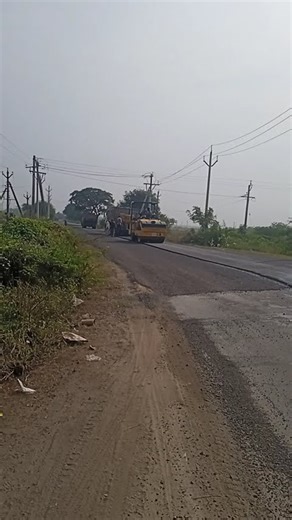 Laying and compacting a Bituminous (BT) layer.......#construction