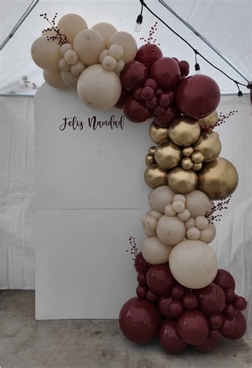 Christmas balloon install 🎄 #balloonartist #balloondecor #smallbusinessowner #paratii #nowbooking #fyp #trending #sempertex