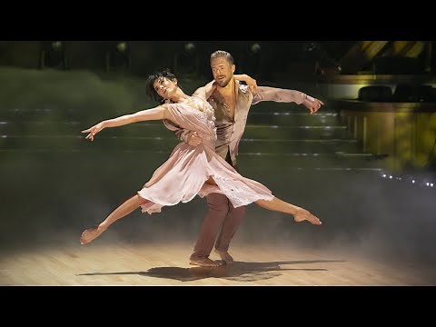 Derek Hough, wife Hayley Erbert make emotional return to 'Dancing with the Stars'