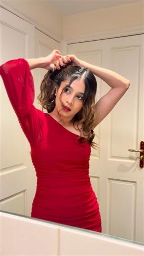 ＫΛＳＳＩ🍓 on Instagram: "Tis the season to sparkle a little extra 💄✨"