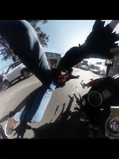 ví una moneda y me baje a tomarla. #fyp #rt200 #blackrider