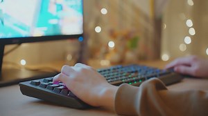 Best Deadlock keyboard & mouse settings: Finding your sensitivity and keybinds