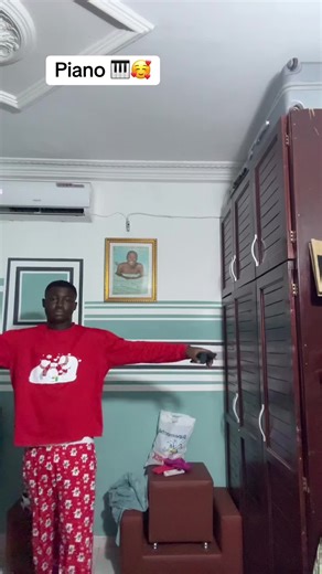 Capitaine Interpol : Piano dans la rue