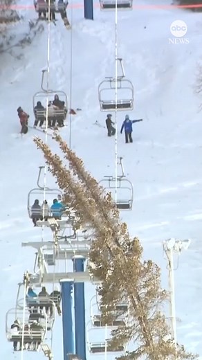 284K views · 2.2K reactions | More than 100 skiers and snowboarders were rescued on Monday after a lift malfunctioned at a resort in New Hampshire, officials said. There were no injuries reported, according to the fire marshal's office. Read more: https://abcnews.visitlink.me/FdohAf | ABC News | Facebook