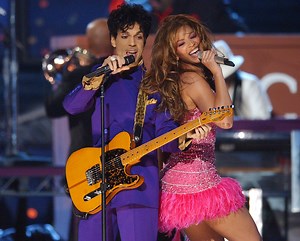 Watch Beyoncé Pay Tribute to Prince with a Cover of ‘The Beautiful Ones’ | Essence