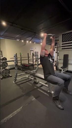 Overhead plate sit-up