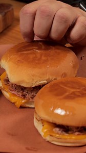 1.7M views · 89K reactions | Sandwich de carne super suave y ahumada 索 | Munchies Lab | Facebook