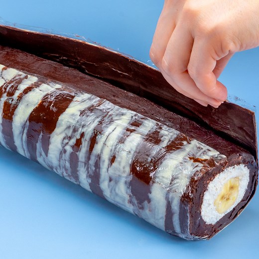 A famous pastry chef taught me this trick. How to cook a perfect dessert, without baking! Ingredients: biscuits - 300 g (10.6 oz) butter - 150 g (5.3 oz) Nutella - 150 g (5.3 oz) milk - 40 ml (1.35 fl oz) for the cream: whipping cream - 250 ml (8.45 fl oz) coconut flakes - 100 g (3.5 oz) bananas - 2 pieces IN THE FRIDGE 30 minutes white chocolate - 100 g (3.5 oz) dark chocolate - 100 g (3.5 oz) IN THE FRIDGE 1 H for the juice: orange - 2 pieces water - 500 ml (16.9 fl oz) sugar - 100 g (3.5 oz) 