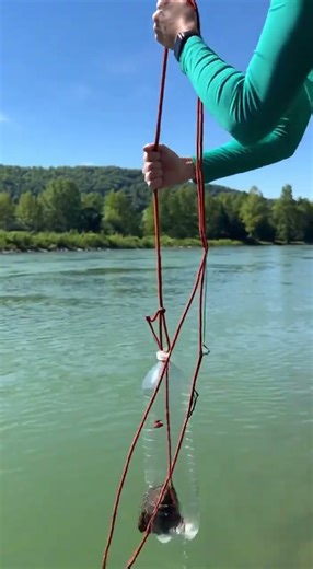 Collect River Water with Just a Bottle and Rope! 🌊 DIY Survival Hack”
