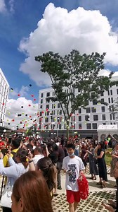 Launching Gimmick - Helium Balloon Exploder Congratulations to Lepapa Supermarket The Glen #kuching #kuchingsarawak #kuchingballoon #kuchingdecor #kuchingcorporate #kuchingconvo #kuchingfullmoon | De Jackie Inspirations