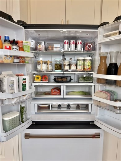 Amazon Fridge Organization! 🔗COMMENT “FRIDGE” to receive a DM. Kicking off the year with a fresh | Elnaz Hamai Home Hacks