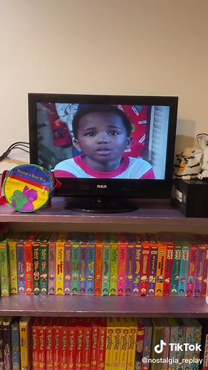 Barney Waiting for Santa 📼🎅 #barney #barneyandthebackyardgang #waitingforsanta #vhs #vhstape #vhstapes #nostlagia #1990 #barneywaitingforsanta