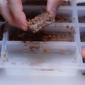 Learn how to make your own crunch bars at home. The beauty of making them at home is you get to use whatever chocolate you want with the crisped/puffed rice. #crunchbar #candybar #chocolate #ricekrispies | In The Kitchen With Matt