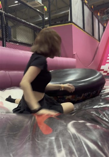 Exploring Burmese Girls' Beauty and Culture