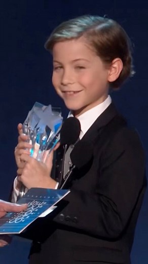 5.3M views · 288K reactions | “Awwwww”凉☺️We interrupt your scrolling to bring you this ADORABLE #TBT moment from a 9 year old Jacob Tremblay at the 2016 Critics Choice Awards. The actor won the “Best Young Actor” award, and completely won over the audience with the cutest acceptance speech! #JacobTremblay #CriticsChoice #CriticsChoiceMoments #CriticsChoiceAwards | Critics Choice Awards | Facebook